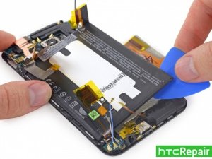 Замена аккумулятора (батареи) на HTC One E9 Plus
